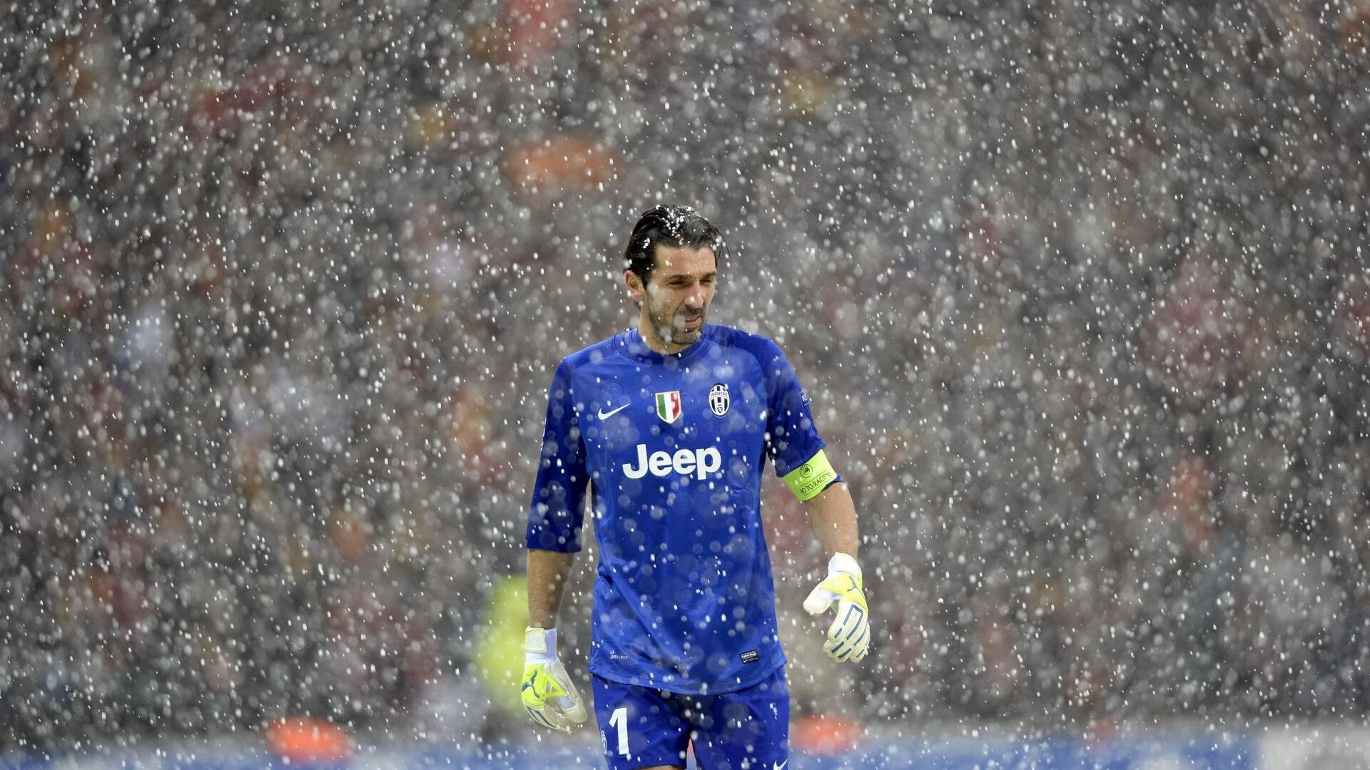 “天降“灾难”;车祸瞬间的惊魂救援”,传奇故事 车祸从天而降